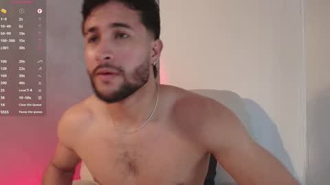 Snapshot of valentinoford chatting on February 8, 9:36 pm Valentino online show from February 8, 9:36 pm