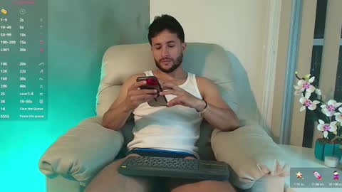 Snapshot of valentinoford chatting on February 12, 12:37 am Valentino online show from February 12, 12:37 am