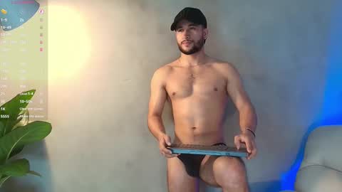 Snapshot of valentinoford chatting on February 13, 5:37 am Valentino online show from February 13, 5:37 am