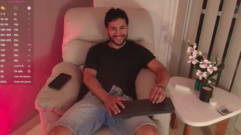 Snapshot of valentinoford chatting on February 22, 2:17 am Valentino online show from February 22, 2:17 am