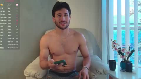 Snapshot of valentinoford chatting on February 26, 11:04 pm Valentino online show from February 26, 11:04 pm