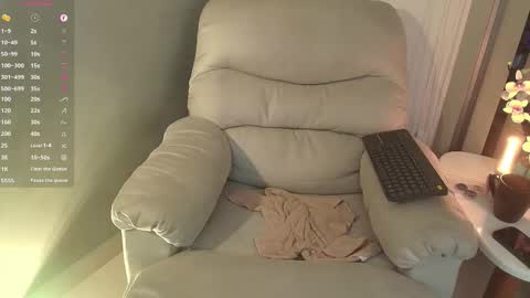 Snapshot of valentinoford chatting on February 27, 2:10 am Valentino online show from February 27, 2:10 am