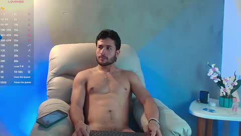 Snapshot of valentinoford chatting on March 3, 2:04 am Valentino online show from March 3, 2:04 am