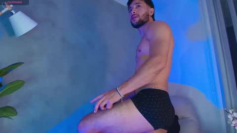 Snapshot of valentinoford chatting on March 7, 5:29 am Valentino online show from March 7, 5:29 am