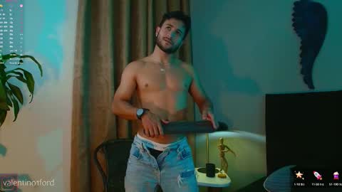 Snapshot of valentinoford chatting on September 29, 10:03 pm Valentino online show from September 29, 10:03 pm