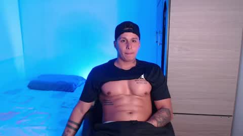 Snapshot of valentinosex_1 chatting on July 1, 10:42 pm VALENTINO online show from July 1, 10:42 pm