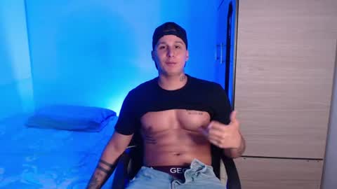 Snapshot of valentinosex_1 chatting on July 15, 9:53 pm VALENTINO online show from July 15, 9:53 pm