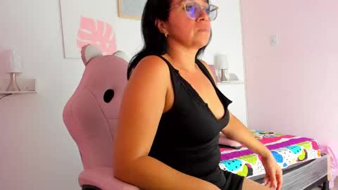 Snapshot of valeri_rodriguez41 chatting on October 28, 1:47 pm Valeri online show from October 28, 1:47 pm