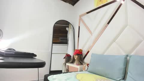 Snapshot of valeria_gil_ chatting on May 15, 3:46 am valeria_gil_ online show from May 15, 3:46 am
