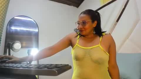 Snapshot of valeria_gil_ chatting on May 28, 3:26 am valeria_gil_ online show from May 28, 3:26 am
