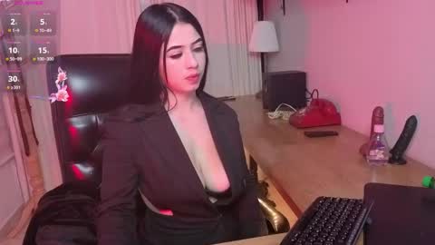Snapshot of valeria_restrepo chatting on May 17, 11:28 am Valeria online show from May 17, 11:28 am