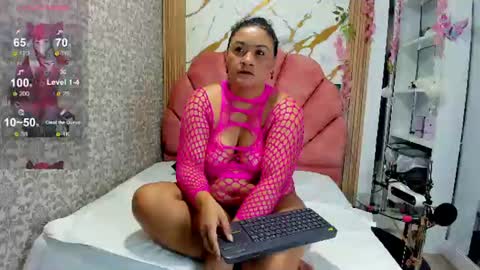 Snapshot of valeria_rivera1 chatting on June 14, 12:29 pm Costume lover online show from June 14, 12:29 pm