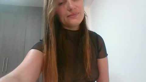 Snapshot of valeriafrannco chatting on April 10, 4:17 am valeriafrannco online show from April 10, 4:17 am