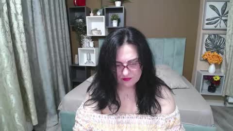 Snapshot of valeriasmiths chatting on June 8, 5:52 am valeriasmiths online show from June 8, 5:52 am
