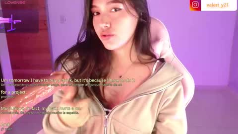 Snapshot of valeribell1 chatting on March 4, 4:29 am Valeri online show from March 4, 4:29 am