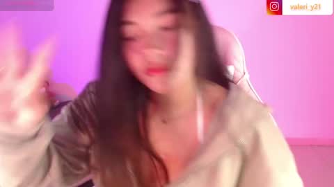 Snapshot of valeribell1 chatting on April 27, 7:56 pm Valeri online show from April 27, 7:56 pm