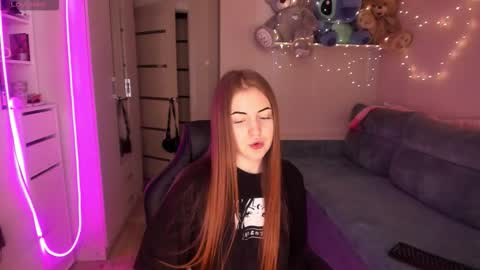 Snapshot of valerie_cutee chatting on March 12, 11:27 am Lera online show from March 12, 11:27 am