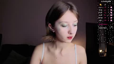 Snapshot of valerie_mooon chatting on November 1, 9:28 pm Kristi moony online show from November 1, 9:28 pm