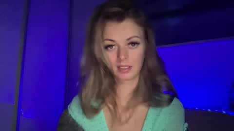 Snapshot of valerieluvsugar chatting on December 16, 7:00 pm Valerie online show from December 16, 7:00 pm