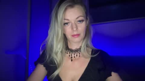 Snapshot of valerieluvsugar chatting on September 29, 8:13 pm Valerie online show from September 29, 8:13 pm