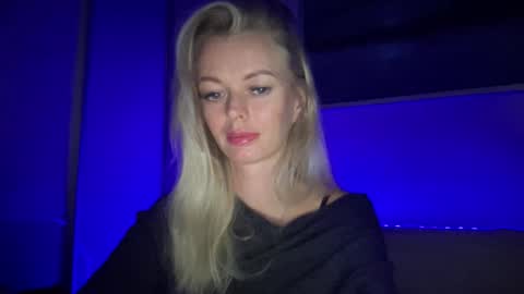 Snapshot of valerieluvsugar chatting on October 9, 6:17 pm Valerie online show from October 9, 6:17 pm