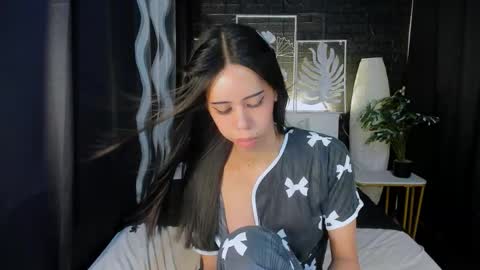 Snapshot of valerieriches chatting on February 17, 2:48 pm Valerie online show from February 17, 2:48 pm