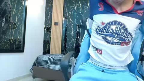 Snapshot of valerihot_1 chatting on June 7, 2:37 am VALERIO online show from June 7, 2:37 am