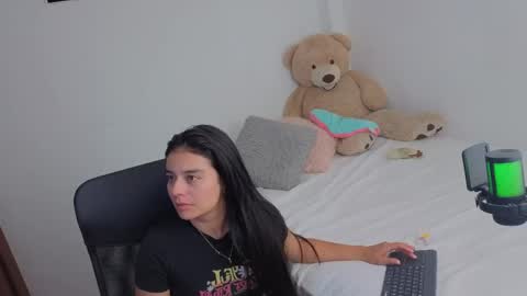 valerihouse_ online show from May 20, 12:50 am