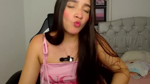 Snapshot of valery_alejo chatting on April 21, 5:14 am valeria online show from April 21, 5:14 am