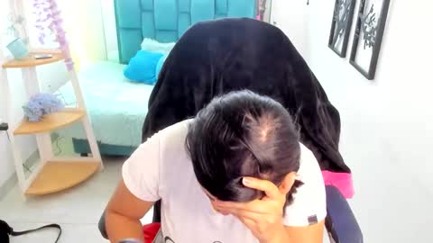 Snapshot of valery_bonneth chatting on February 25, 7:23 pm valery_bonneth online show from February 25, 7:23 pm