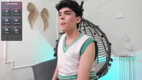 Snapshot of valery_hil chatting on December 16, 2:25 am Thomy online show from December 16, 2:25 am