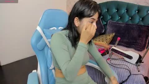 Snapshot of valery_jame chatting on June 20, 7:49 pm Valery online show from June 20, 7:49 pm