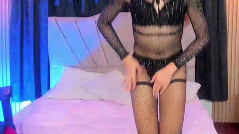 Snapshot of valery_rose17 chatting on February 6, 2:38 am VALERY ROSE online show from February 6, 2:38 am