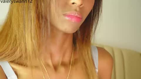 Snapshot of valery_swan1 chatting on April 26, 7:22 pm Valery swan1 online show from April 26, 7:22 pm