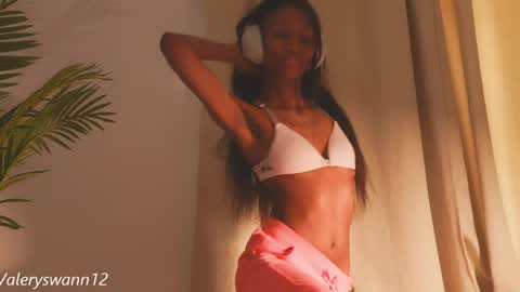 Snapshot of valery_swan1 chatting on May 26, 4:25 pm Valery swan1 online show from May 26, 4:25 pm