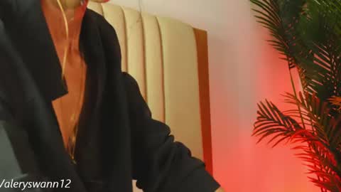 Snapshot of valery_swan1 chatting on June 18, 12:33 am Valery swan1 online show from June 18, 12:33 am