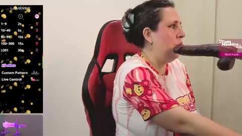 Snapshot of valeryadams_1 chatting on July 22, 10:01 pm valery adams online show from July 22, 10:01 pm