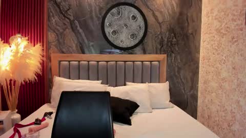 Valerie Shadey  online show from December 13, 9:20 pm