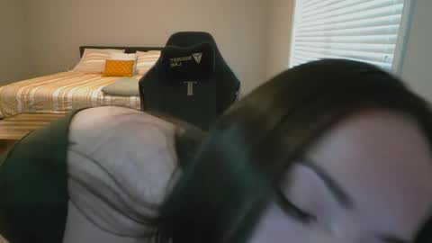 Snapshot of valerysquirt_19 chatting on April 5, 3:09 pm valerie online show from April 5, 3:09 pm