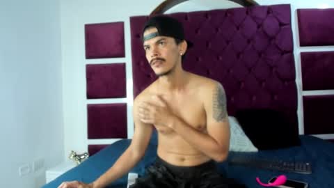 Snapshot of valerystonne_ chatting on September 16, 7:04 pm Valery Stonne online show from September 16, 7:04 pm