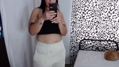 Snapshot of valeska6969 chatting on February 7, 1:43 pm Vale online show from February 7, 1:43 pm