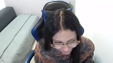 valevicious online show from April 2, 1:53 pm