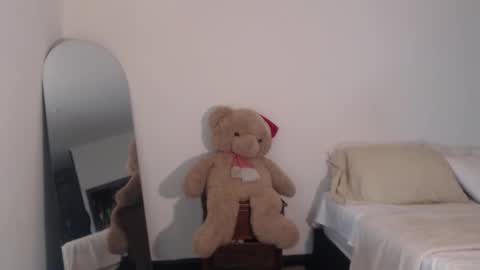 VALIENTE  online show from March 8, 3:32 am