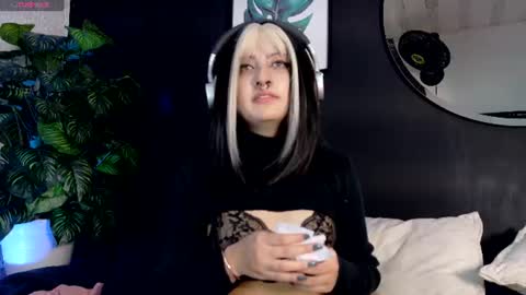Snapshot of valka_exe chatting on June 11, 12:32 am x online show from June 11, 12:32 am