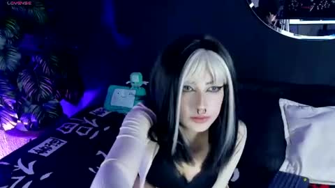  x  online show from August 8, 11:18 pm