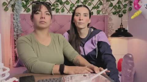 Snapshot of valkiria_and_dione chatting on April 16, 7:58 pm Valkiria and Dione online show from April 16, 7:58 pm