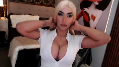 Snapshot of valkyriemajesty chatting on June 21, 8:39 am valkyriemajesty online show from June 21, 8:39 am
