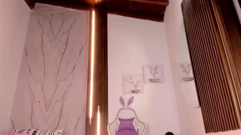 Vallolet Peach  online show from November 20, 11:43 am