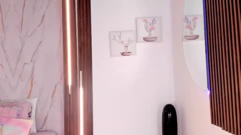 Vallolet Peach  online show from February 4, 12:11 pm