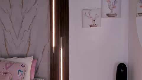 Vallolet Peach  online show from March 18, 12:08 pm